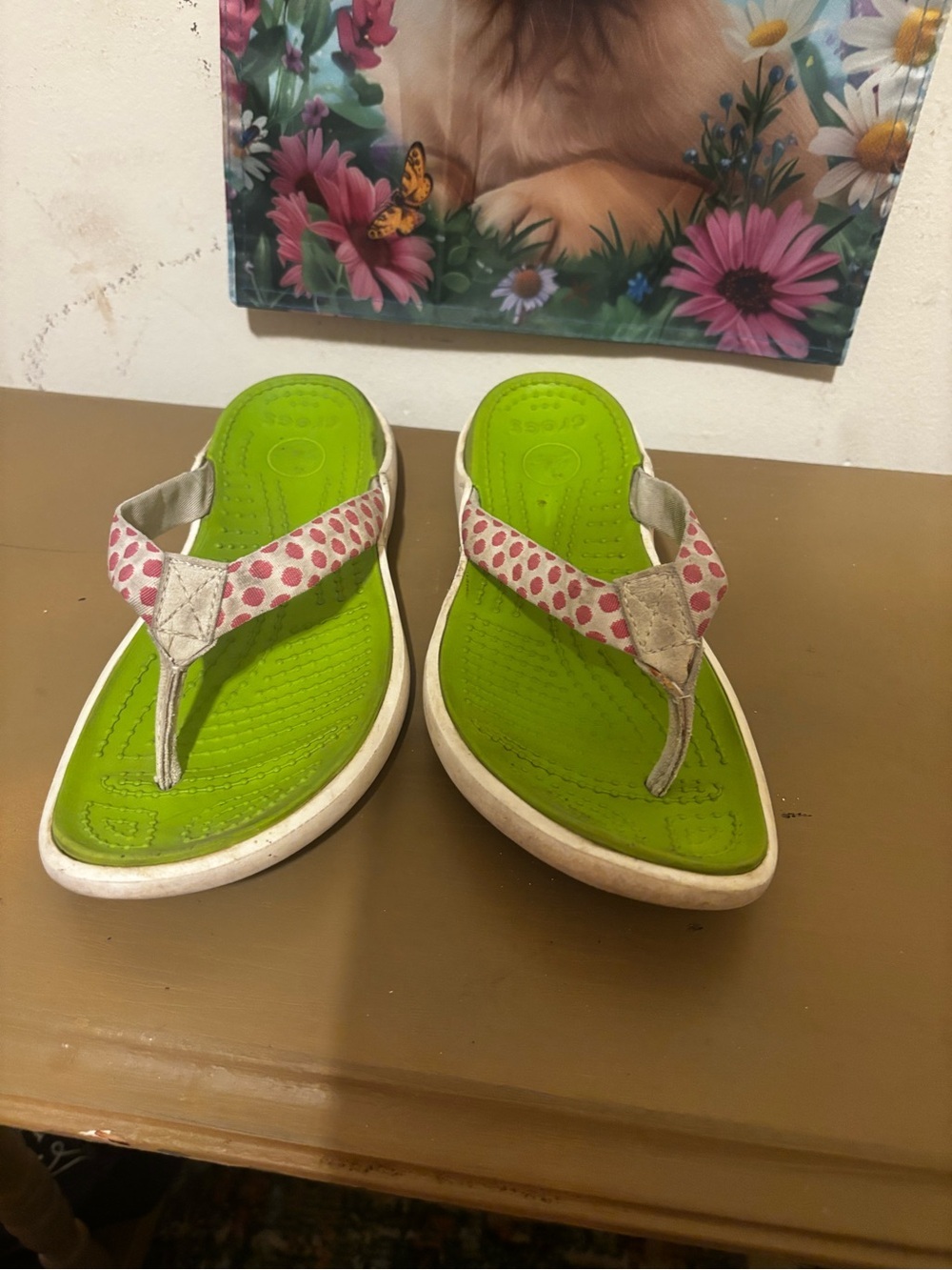 CROCS Green Footbed Polka Dot Thong Sandals 6